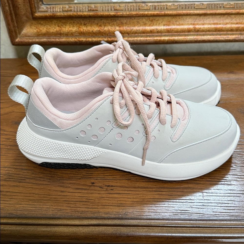 CROCS On the clock-work/casual pale pink & light grey lace-up sneakers. Size 6.5 - Picture 4 of 16